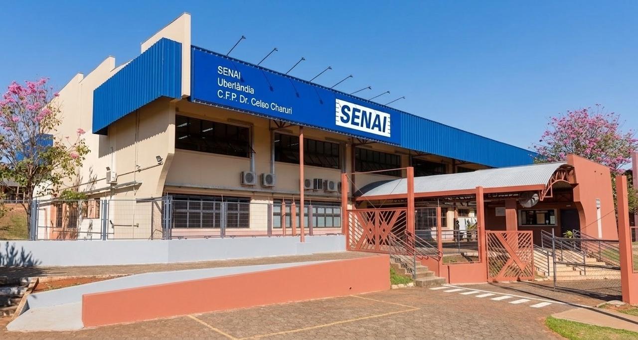 Alunos do SENAI em atividade prática
